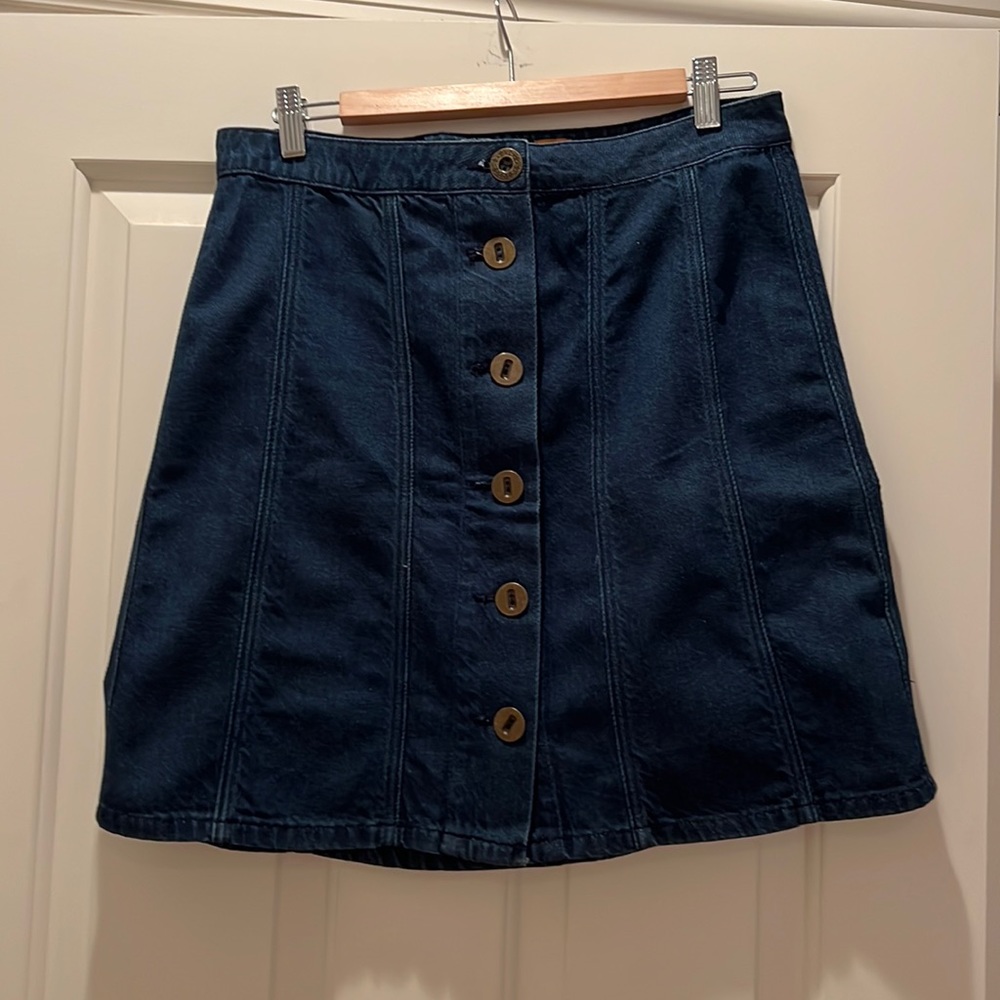 Pilcro knee length skirt, button front, a line. Excellent condition.